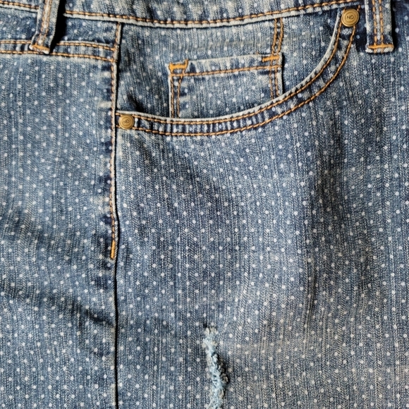 New Directions distressed jeans shorts - Picture 6 of 9